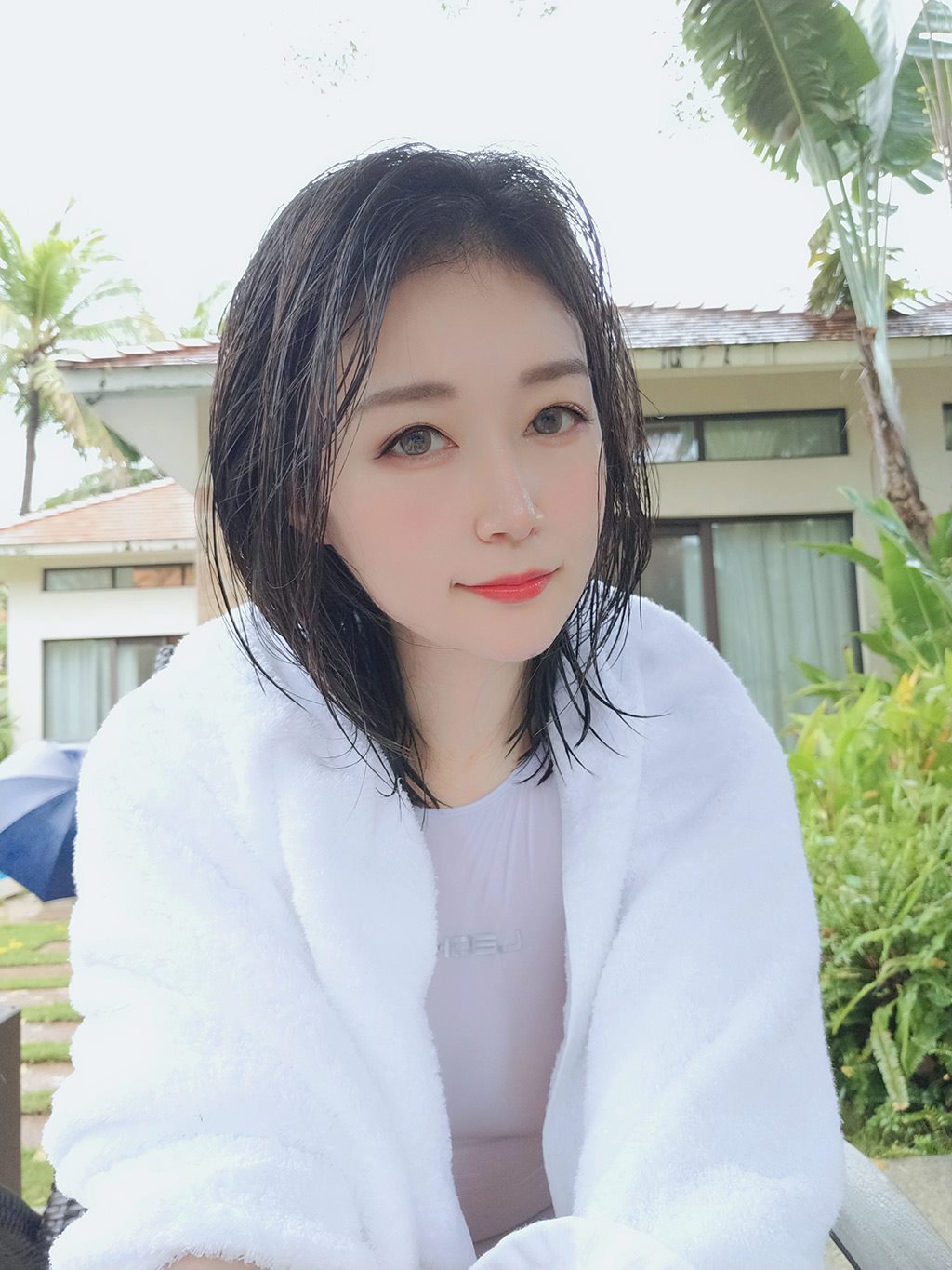 性感少女白银81白色连体比基尼泳装加丝袜美腿私房写真集