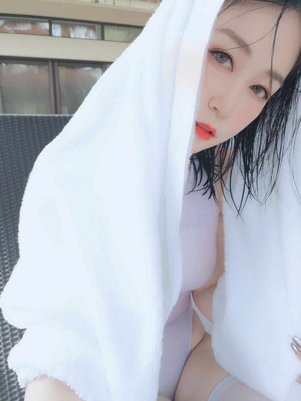 性感少女白银81白色连体比基尼泳装加丝袜美腿私房写真集