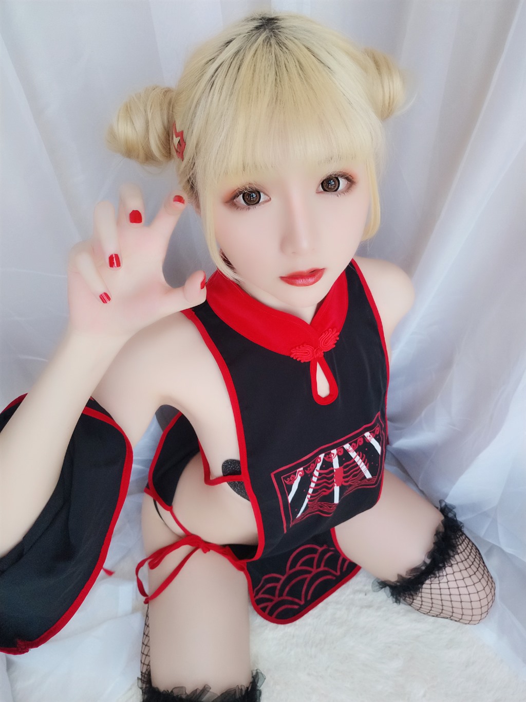 网红小萝莉星之迟迟幼齿僵尸包黑色情趣旗袍加黑色渔网袜性感私房写真集