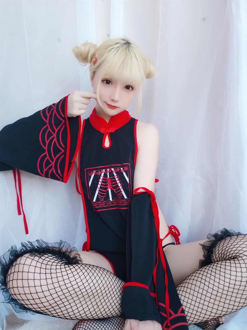 网红小萝莉星之迟迟幼齿僵尸包黑色情趣旗袍加黑色渔网袜性感私房写真集