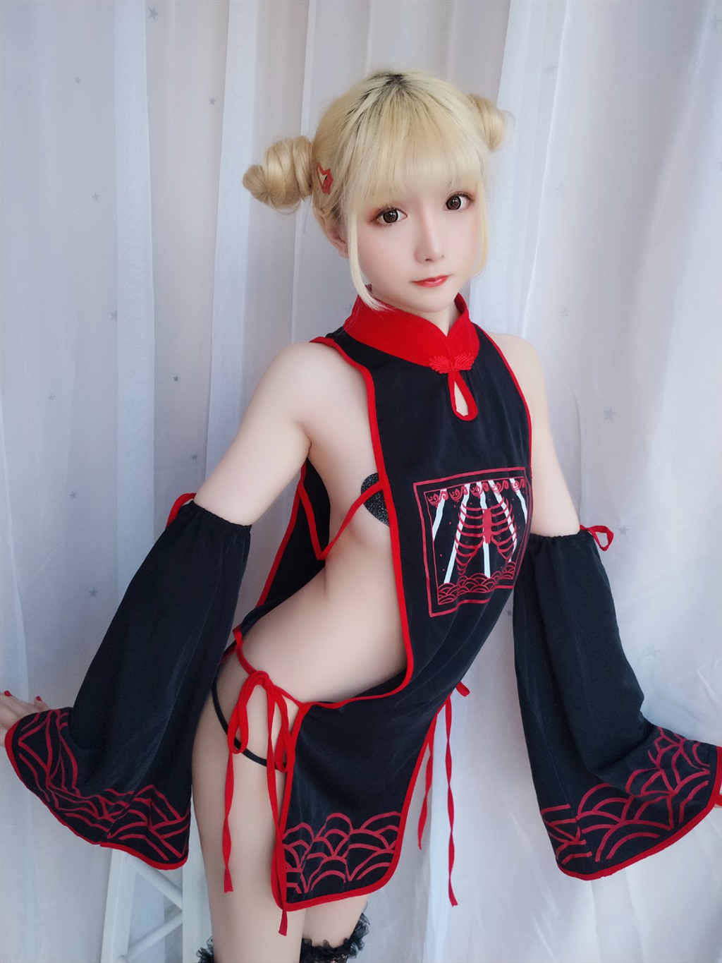 网红小萝莉星之迟迟幼齿僵尸包黑色情趣旗袍加黑色渔网袜性感私房写真集