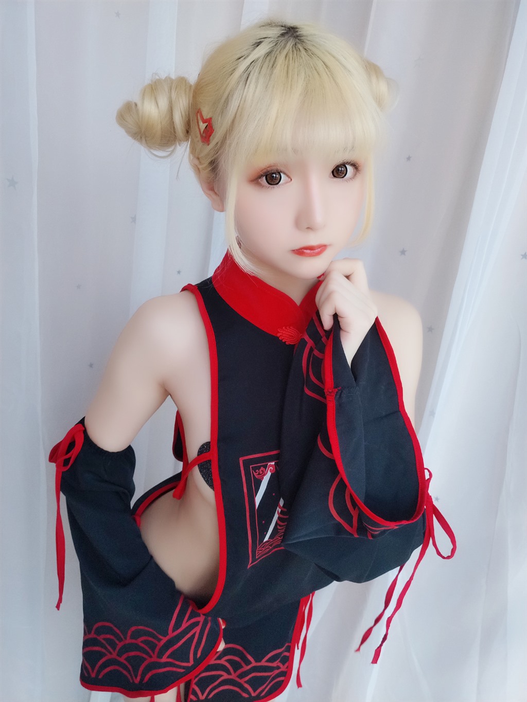 网红小萝莉星之迟迟幼齿僵尸包黑色情趣旗袍加黑色渔网袜性感私房写真集