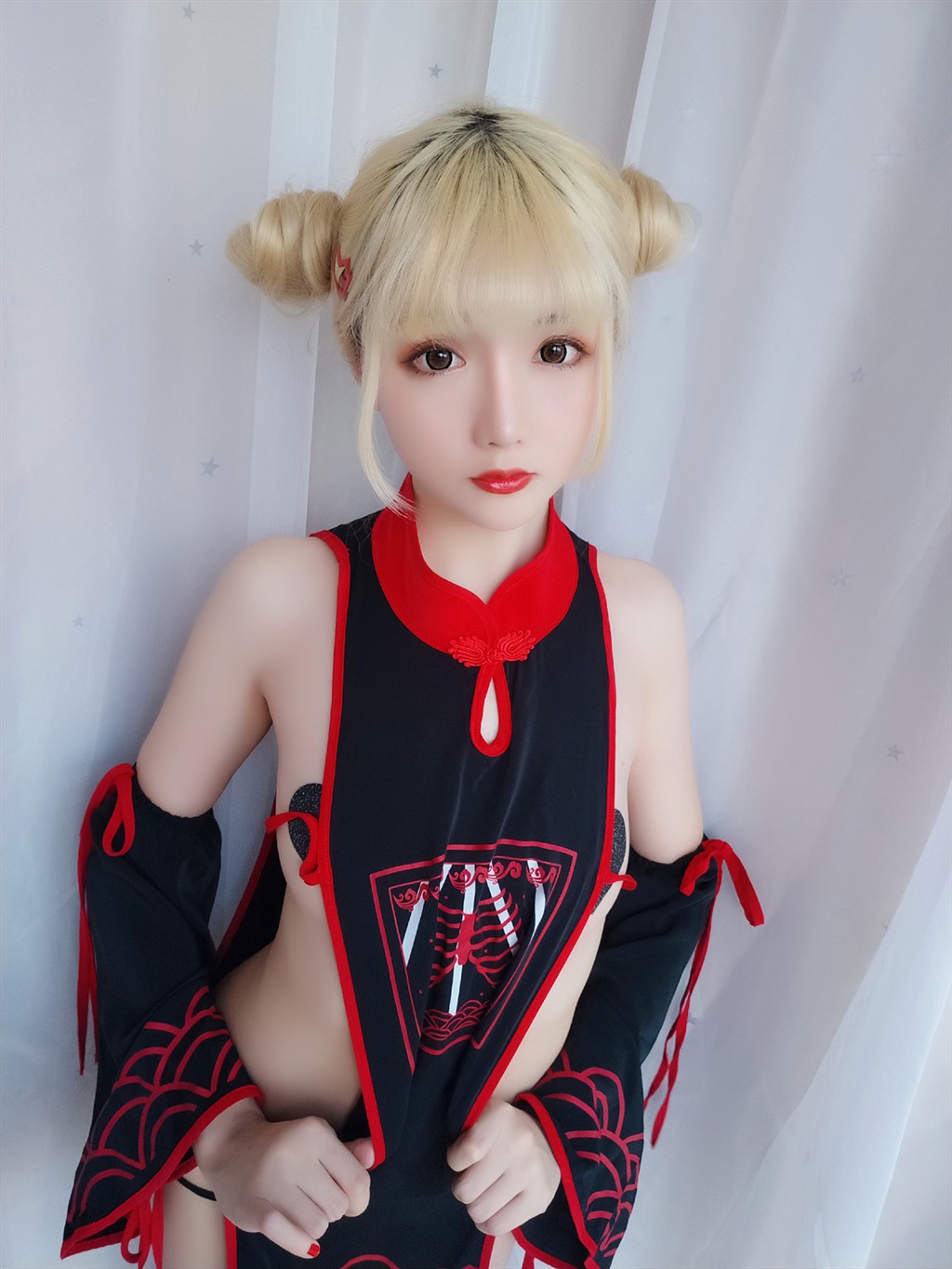 网红小萝莉星之迟迟幼齿僵尸包黑色情趣旗袍加黑色渔网袜性感私房写真集