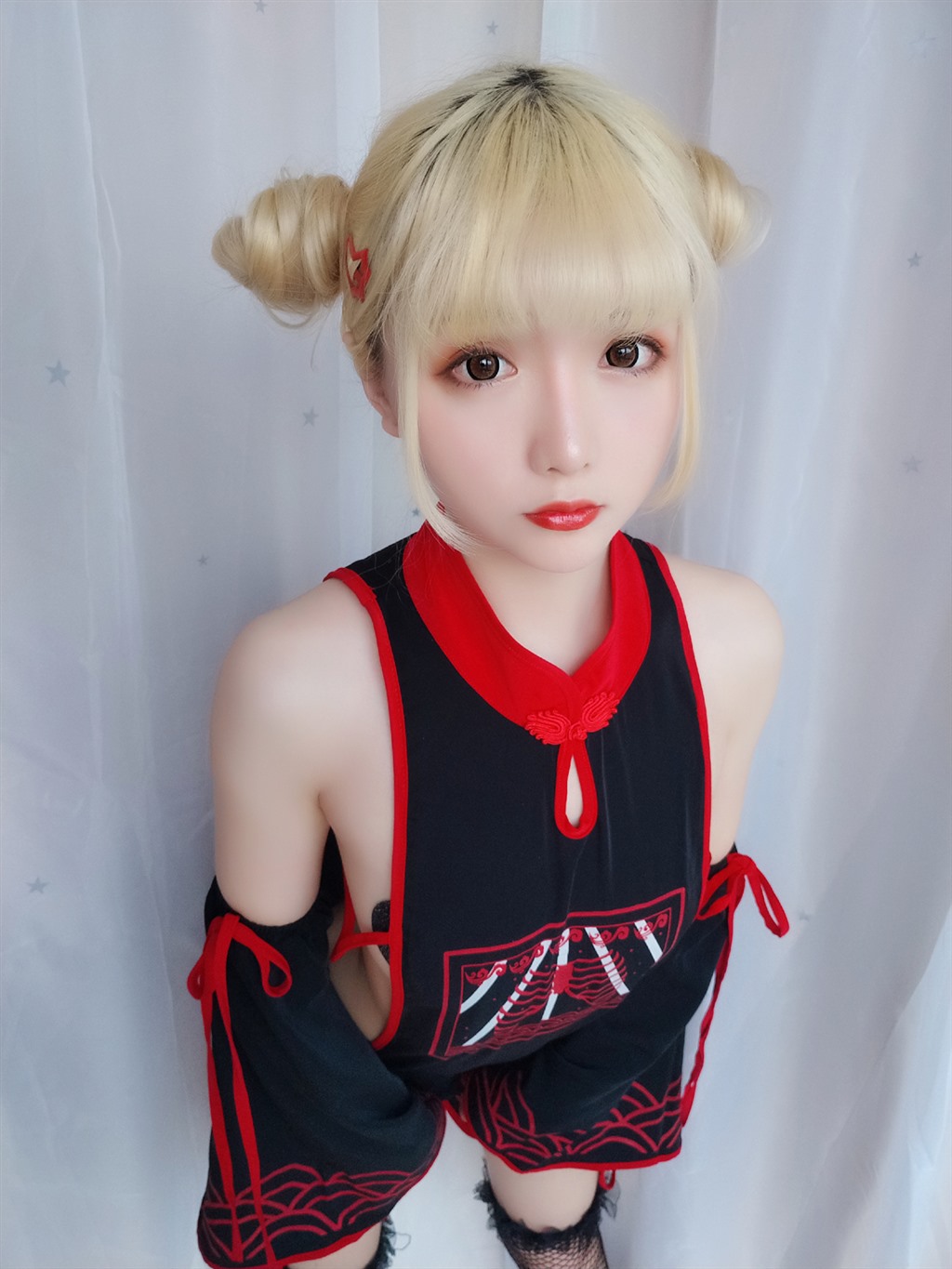 网红小萝莉星之迟迟幼齿僵尸包黑色情趣旗袍加黑色渔网袜性感私房写真集