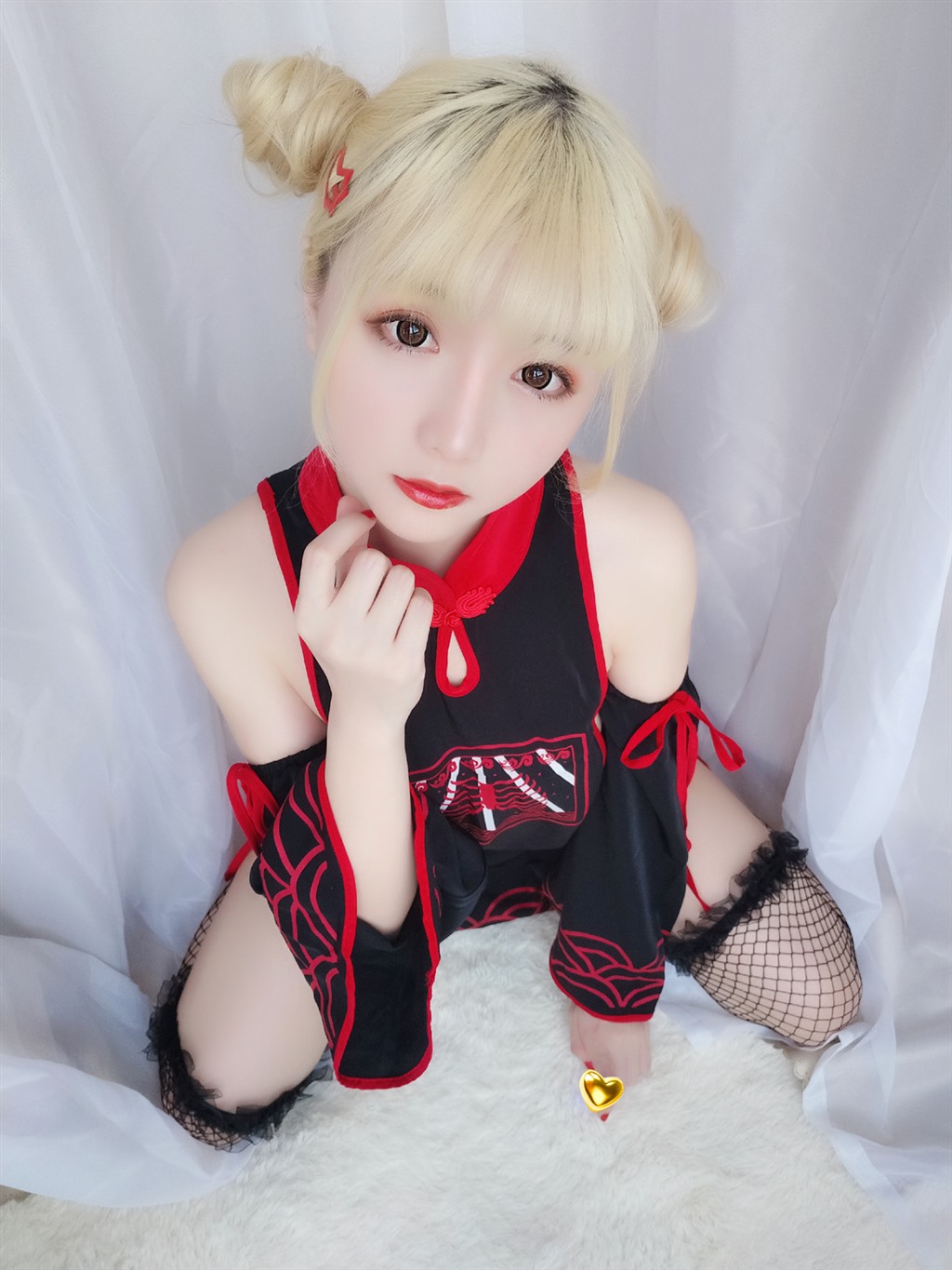 网红小萝莉星之迟迟幼齿僵尸包黑色情趣旗袍加黑色渔网袜性感私房写真集