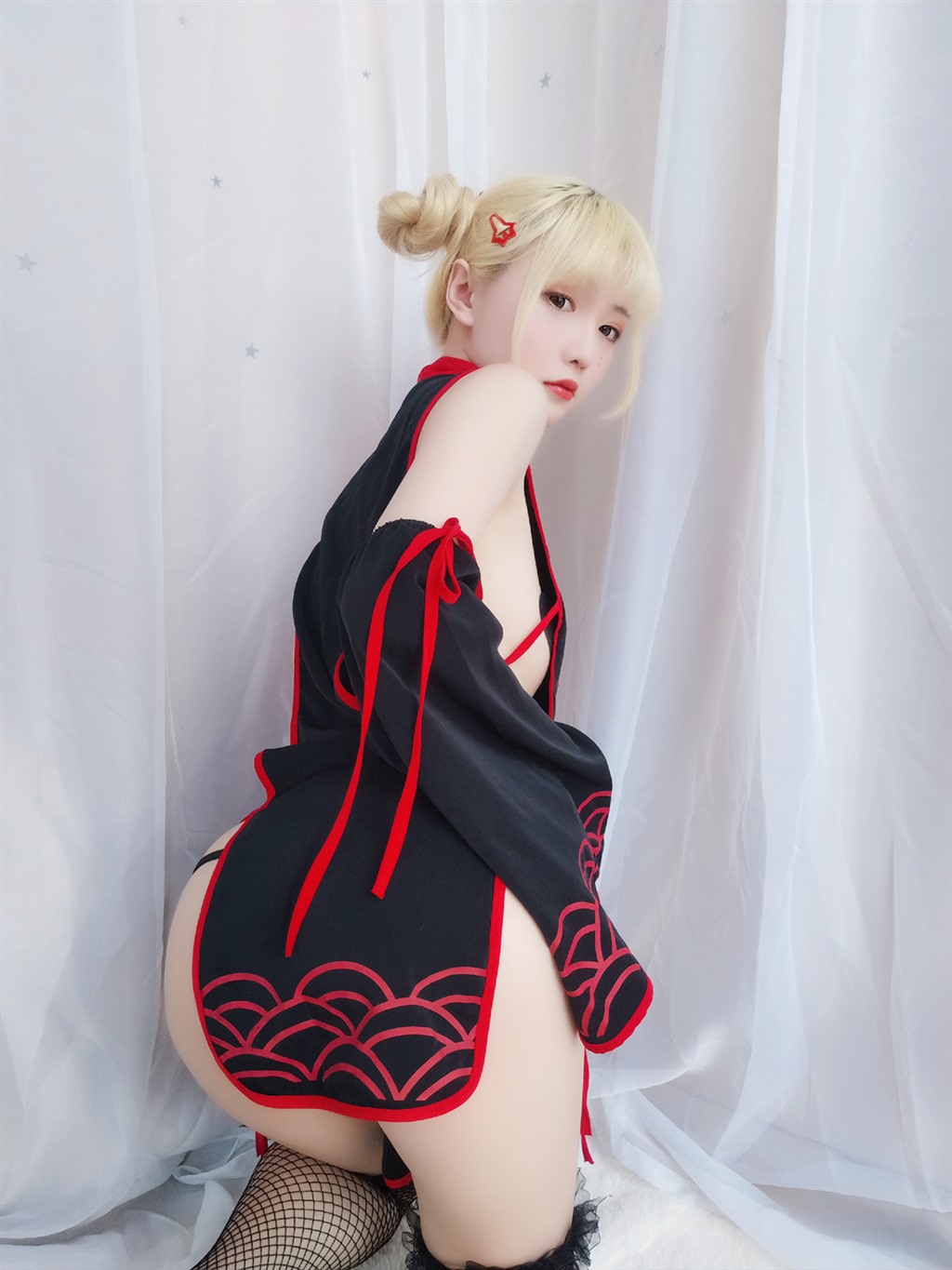 网红小萝莉星之迟迟幼齿僵尸包黑色情趣旗袍加黑色渔网袜性感私房写真集