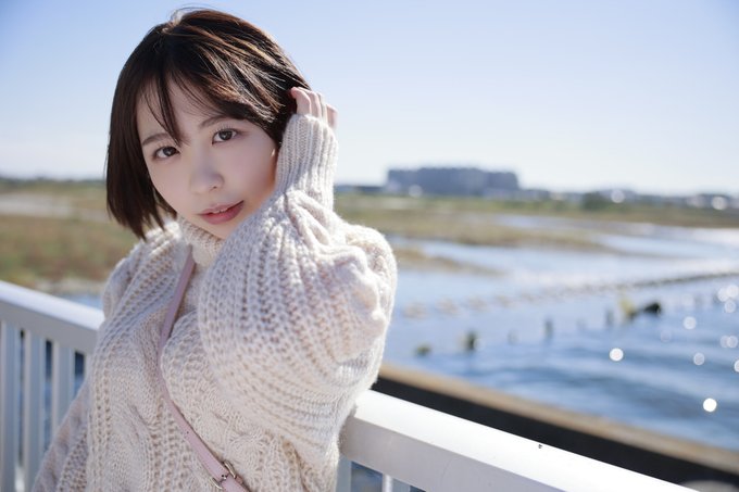 最喜欢的漫画是JOJO！G罩杯白嫩巨乳女大生“宍戸里帆”AV出道全因6年前首次看过的A片！