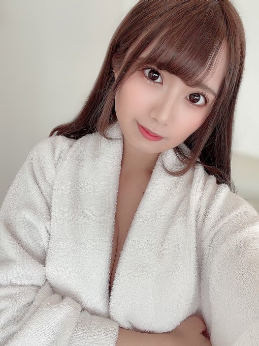 最爱三上悠亚！F罩杯现役护理师“和久井美兔”AV出道！推特开张两天破上千追踪！