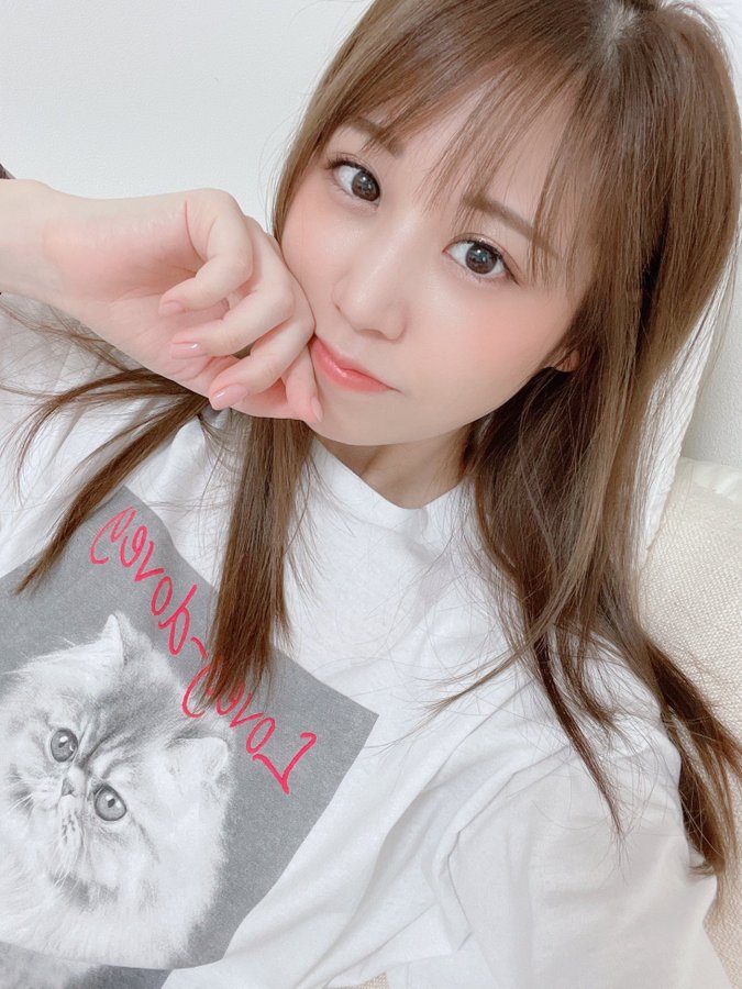 自拍高手!E罩杯气质美女“䌷莉绪”曾当过偶像兼声优、推特美照多到看不完!