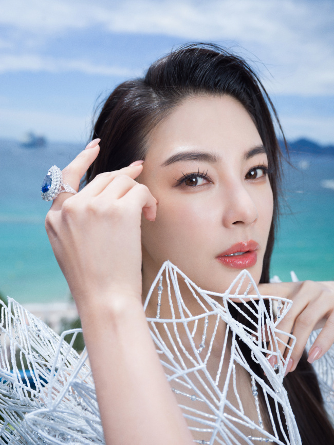 姐姐你好绝！张雨绮3D打印长裙亮相戛纳