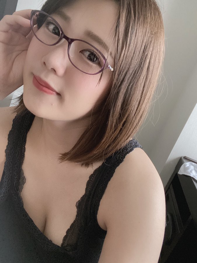 上万追踪!界令和第一位J罩杯神乳“佐知子”开玩抖音!