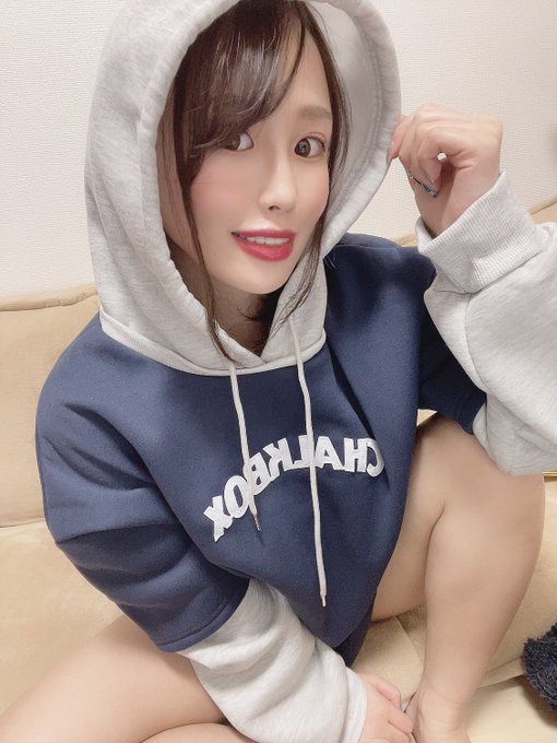 超乳小只马!K罩杯猛兽级上围Youtuber“桃乃梦”出道自曝拥有三国混血基因!