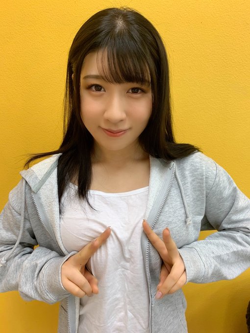 尺度过大被BAN台!20万订阅美胸美少女“辻樱”出道自曝喜欢让人欣赏身材!