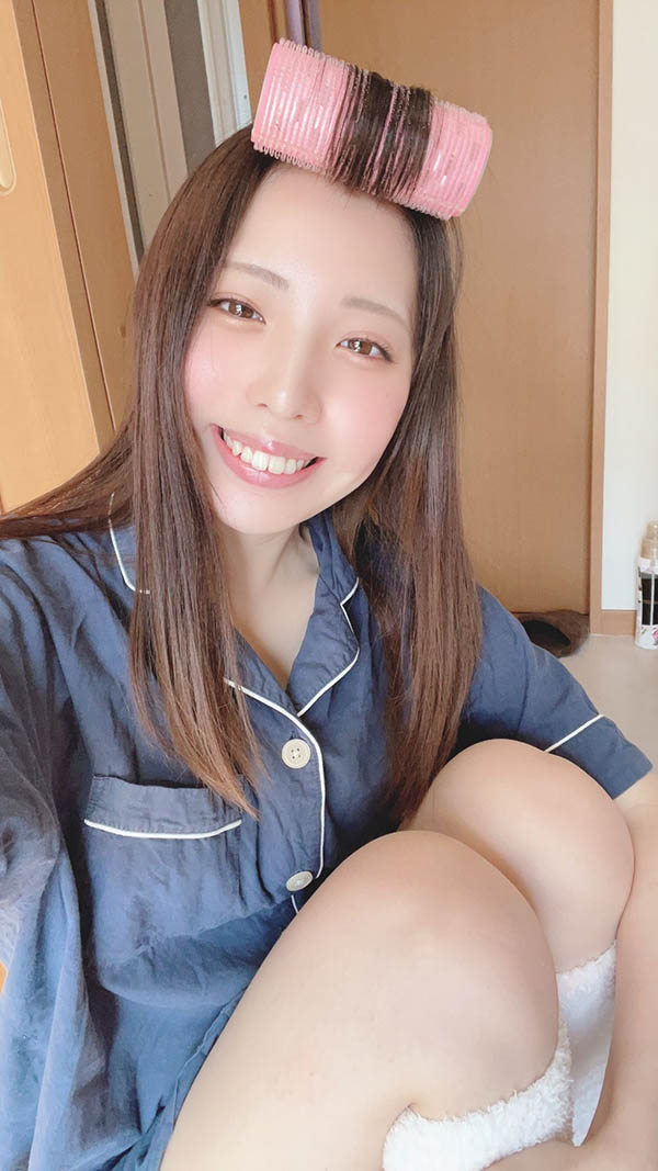 和服老店千金！ C罩杯白净美少女「白桃花」AV出道自曝：高二就决定好了。