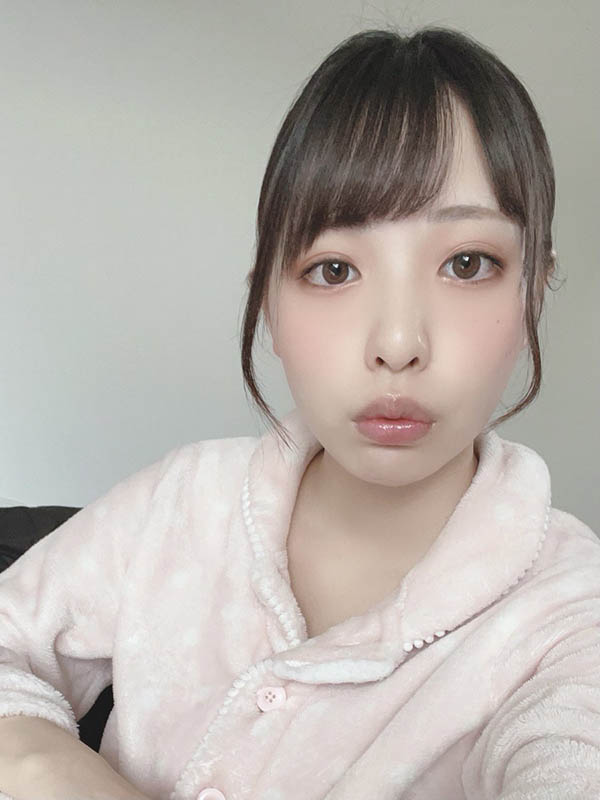 和服老店千金！ C罩杯白净美少女「白桃花」AV出道自曝：高二就决定好了。