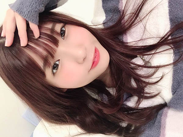 为摄影会热身！甜美小可爱「樋口三叶」分享居家写真照小露性感美腿！