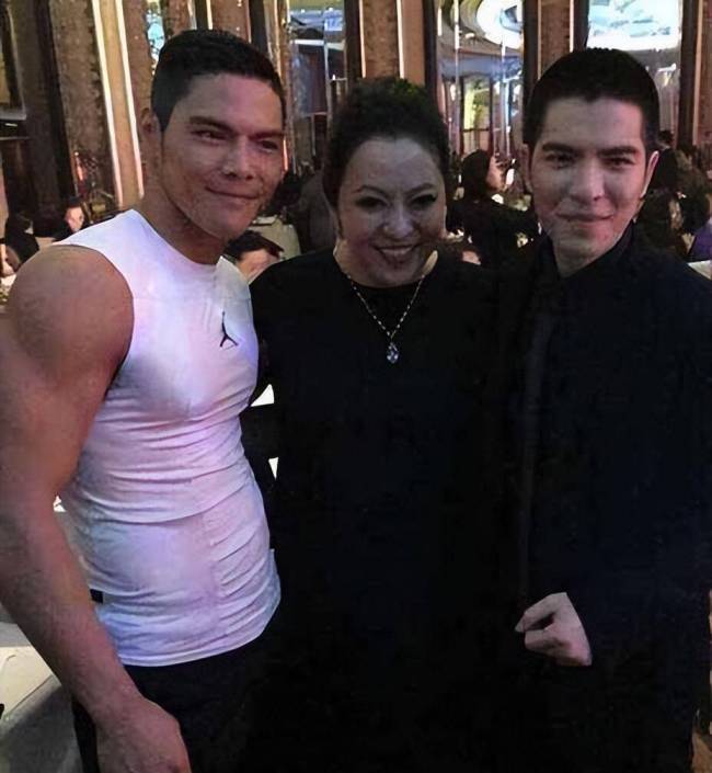 萧敬腾求婚时叫未婚妻妈妈 向太对这个称呼熟悉…