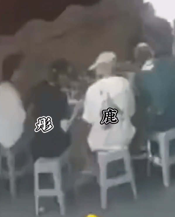 鹿晗关晓彤一起吃面被偶遇 二人互动频频感情好