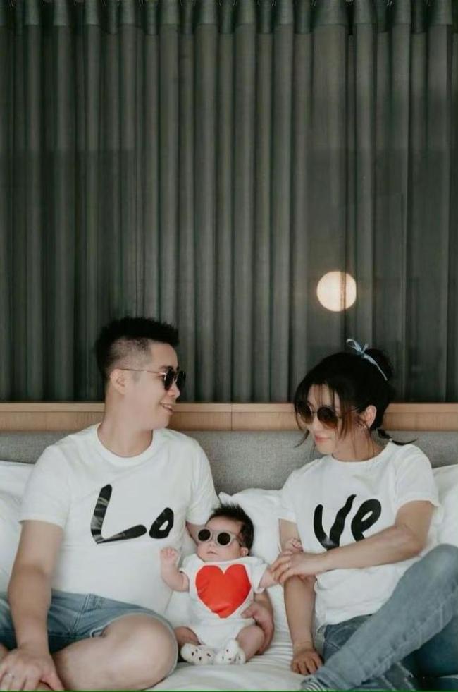 妹妹曝Selina近状：享受当妈 与小男友没结婚规划