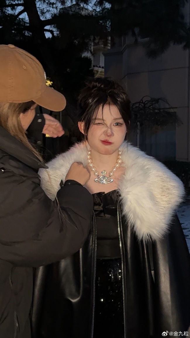 金靖晒生日照 搞笑女变身精灵少女