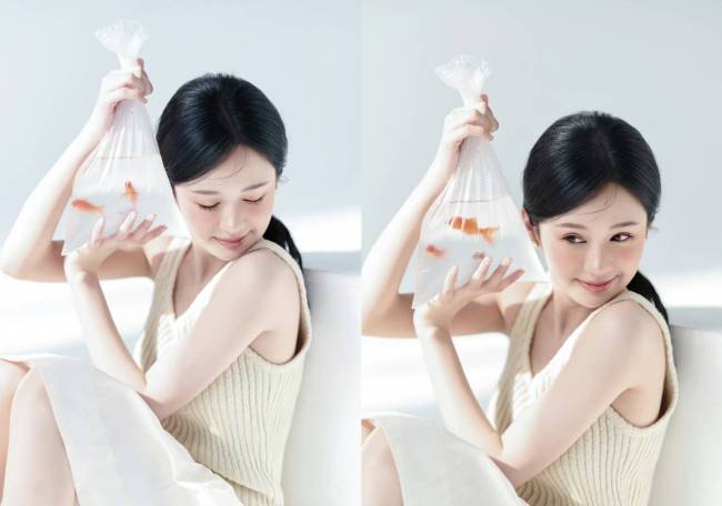 郑合惠子初夏野菊写真释出 穿吊带长裙古灵精怪
