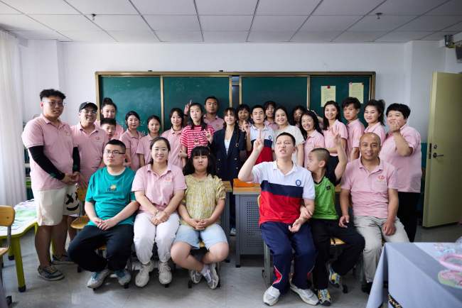 蔡依林呼吁粉丝关注特殊群体 探访太原灵星社区