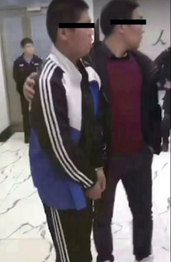13岁男孩性侵未遂7刀残杀女童,用水泥块压尸体,受害者母亲爆料:我女儿尸骨未寒,他父母为他收容所庆生