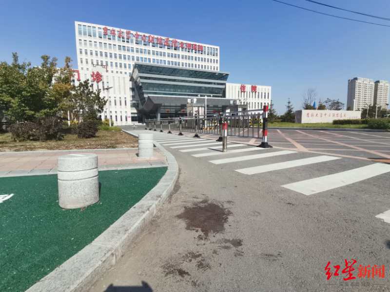 医院门口出车祸伤者求助无人帮 院方:医生不能脱岗