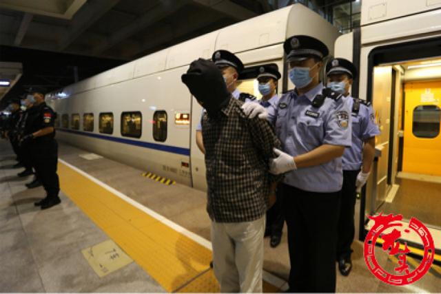 因情感纠纷杀害女友弃尸街头!男子潜逃23年后落网