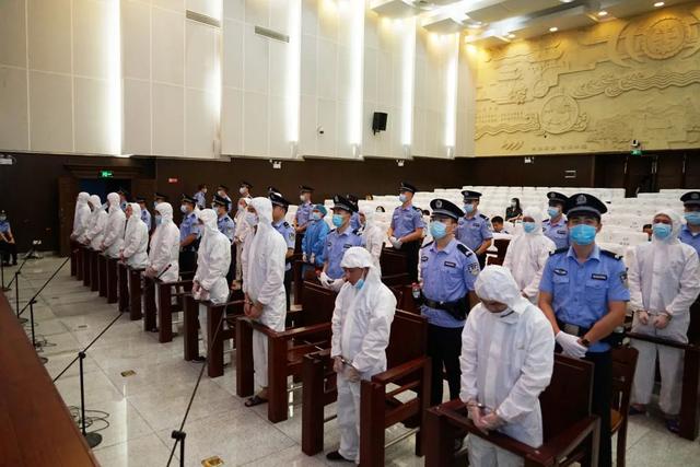 为在娱乐场所工作女性专设的“佳丽贷”,沾上就难以摆脱......