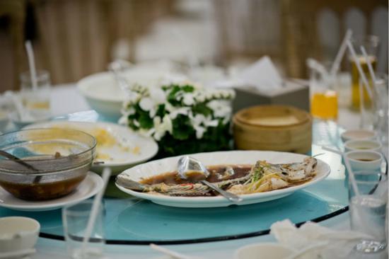 上海餐饮浪费行为巡访报告出炉:超9成餐桌光盘或打包