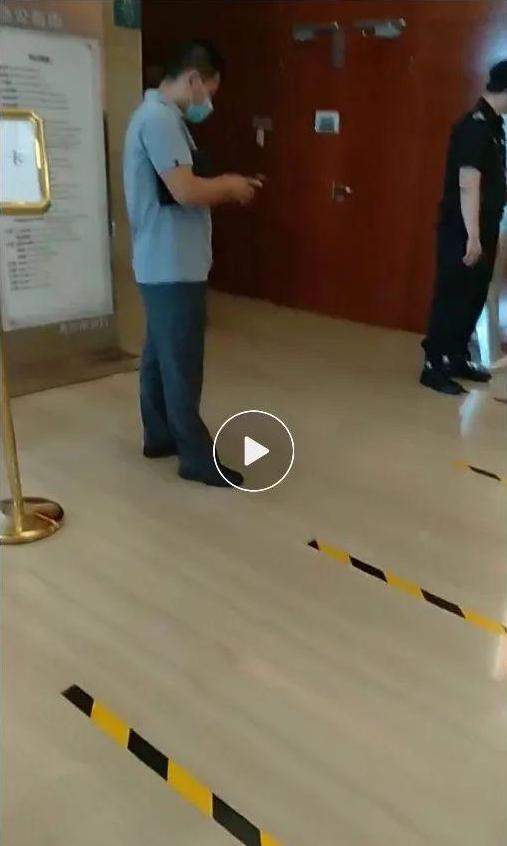 27岁银行女员工实名举报不堪精神虐待怒剪监控,母亲质问:领导心态正常点,摄录是看上我女儿了还是怎么着
