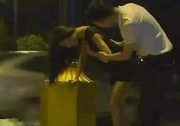 女子醉酒后被