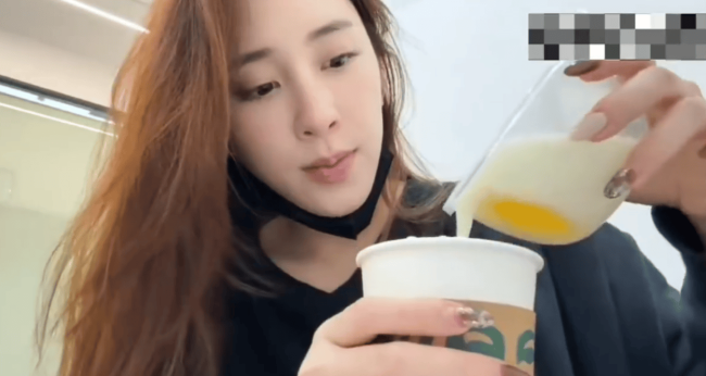 欧阳妮妮把母乳倒进咖啡里喝 笑称要带给娜娜品尝