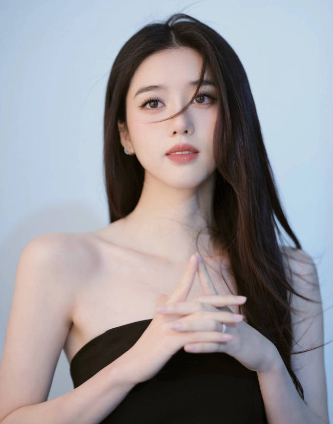 疑似李凯馨亲人为其发声 称她遭到妈妈的背刺