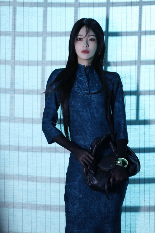 唐嫣最新写真曝光！飞扬黑发冷御“美糖”