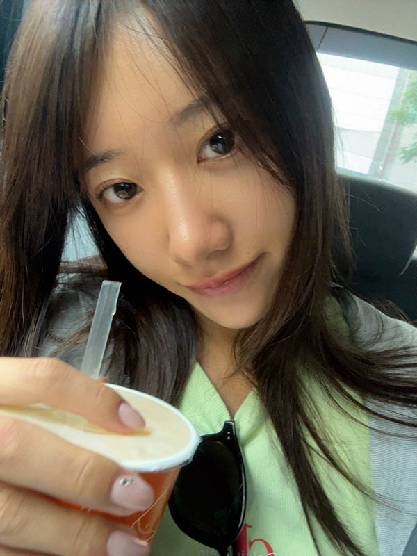 筋肉系女演员被诈骗亏惨！为还债开启「爆量发片模式」 她亲自发声了