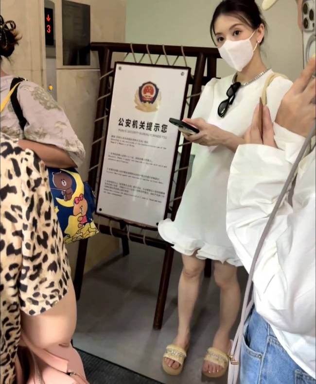 郭富城娇妻方媛近照曝光！挺孕肚四肢依旧十分纤细
