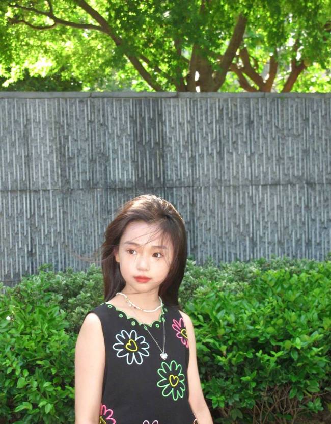 董璇小酒窝与沐言母女合照 9岁小酒窝活泼可爱