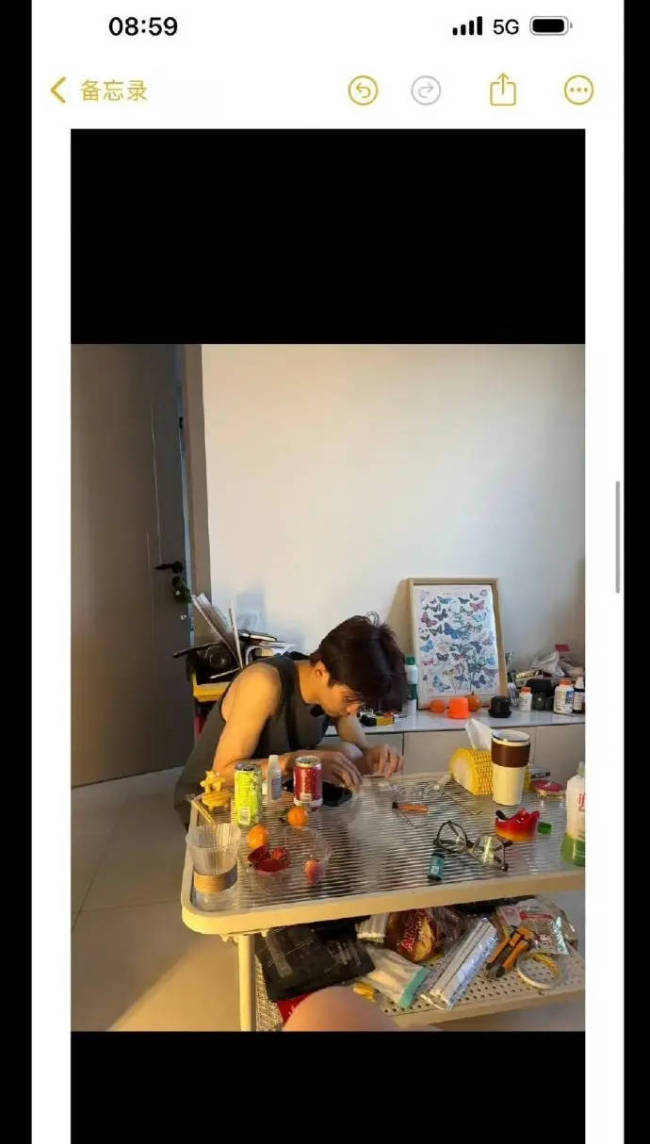梓渝风波后现身！未回应女网红“奶黄包”相关爆料