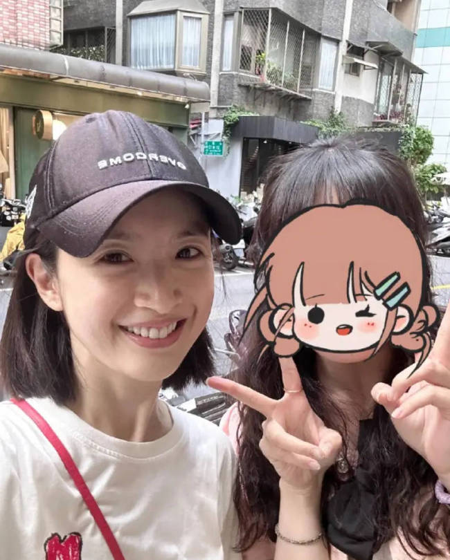 林依晨二胎生子后首露面！素颜出镜依旧很有少女感
