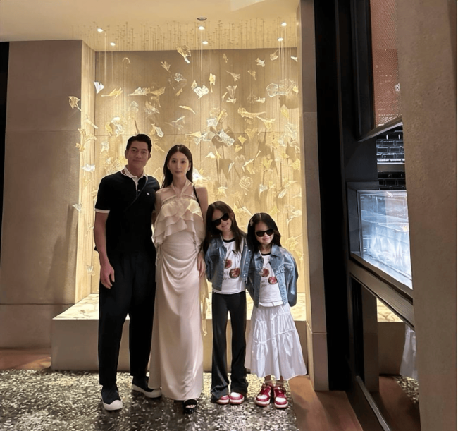 郭富城老婆方媛挺孕肚做瑜伽 四肢纤细状态俱佳