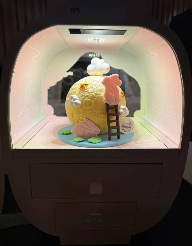 郭富城妻子方媛晒中秋全家福 挺孕肚依然美丽