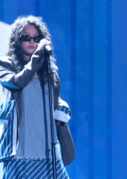 陈粒演出时耳机爆炸!直言将开始减少舞台工作