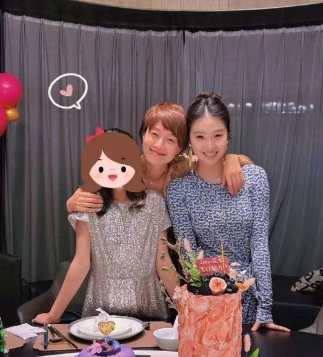 马伊琍大女儿晒与姥姥合照显乖巧!长得像爸爸文章