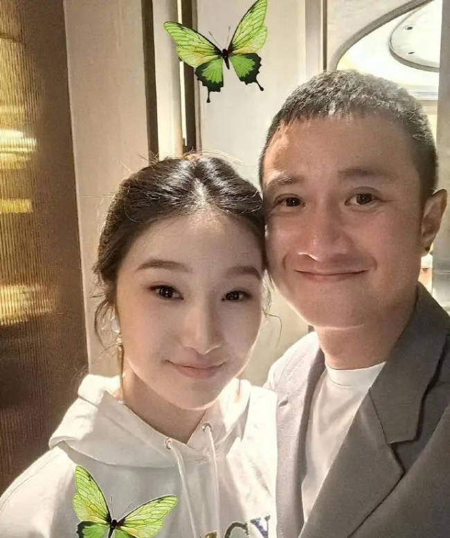 马伊琍大女儿晒与姥姥合照显乖巧!长得像爸爸文章