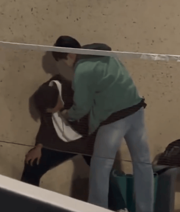 拍短剧时被真打演员发文报平安 剧组致歉