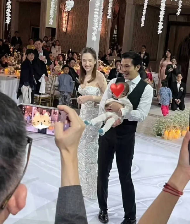 许玮甯回应带儿子亮相婚礼:他十分淡定很给面子