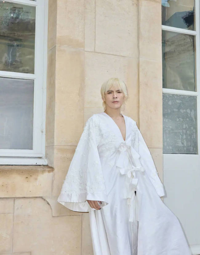 向华强回应向佐哭诉娱乐圈很恐怖:40岁还年轻单纯