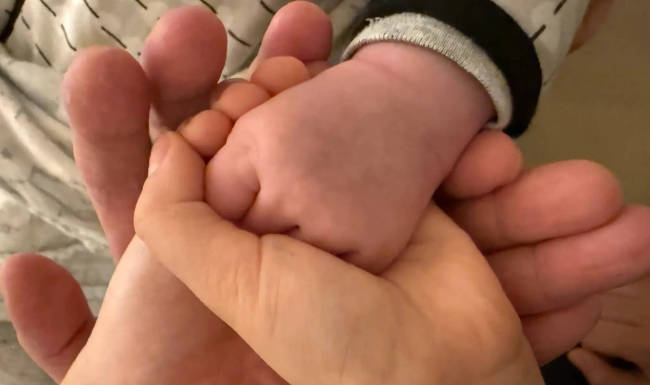 古巨基再当爸!晒四口合照 58岁妻子二胎顺利降生